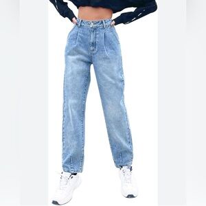 Hollister Ultra High Rise Ankle Mom Jeans in a blue acid wash jeans 5S/ W27.